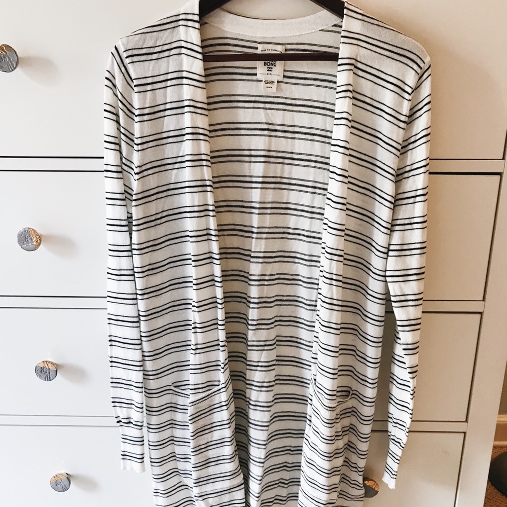 *BRAND NEW* Striped cardigan